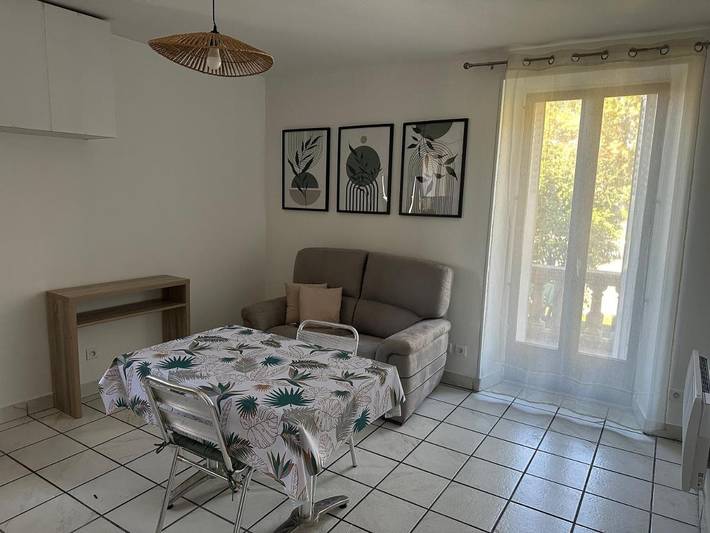 Gîte pour 2 personnes, avec vue ainsi que balcon et vue sur le lac à Les Roches-de-Condrieu - 4