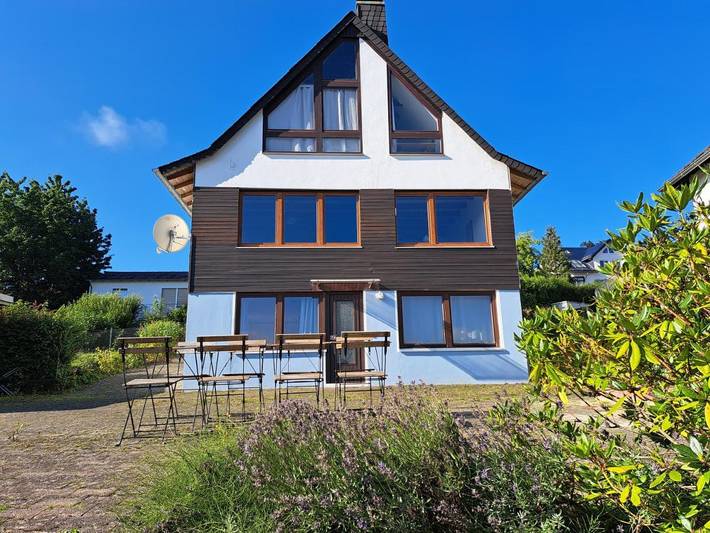 Ferienhaus für 8 Personen, mit Ausblick und Garten sowie Seeblick - 1