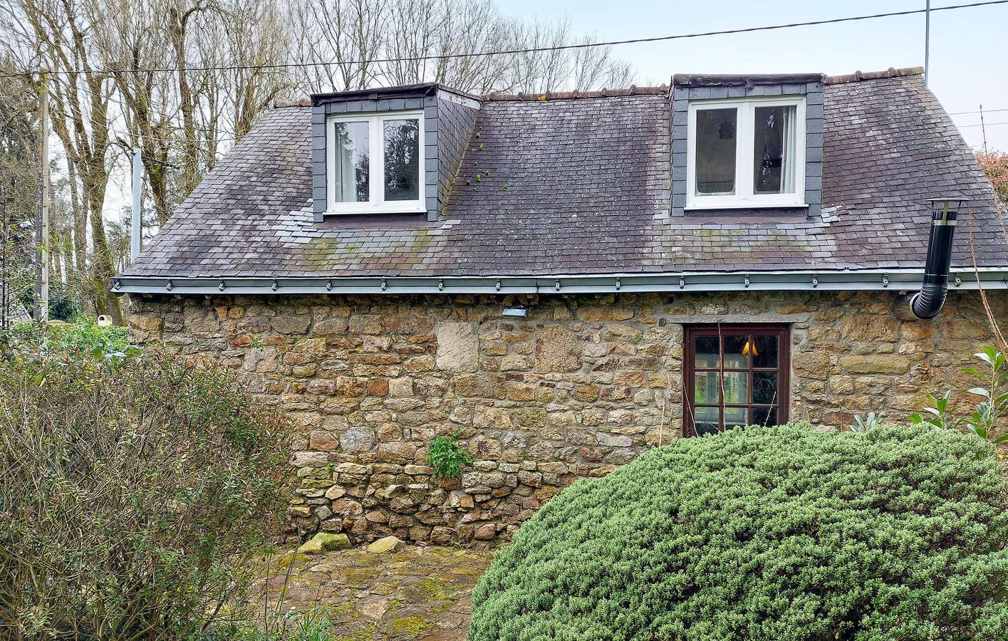 Lignol Retreat avec terrasse, jardin, parking - 2.5km du centre ville et de la rivière in Lignol, Région de Pontivy