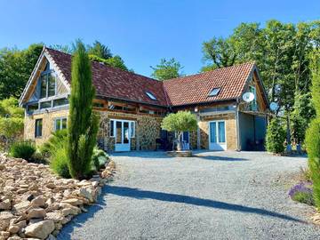 Gîte pour 12 personnes, avec jardin ainsi que vue et piscine, animaux acceptés à Bessines-sur-Gartempe