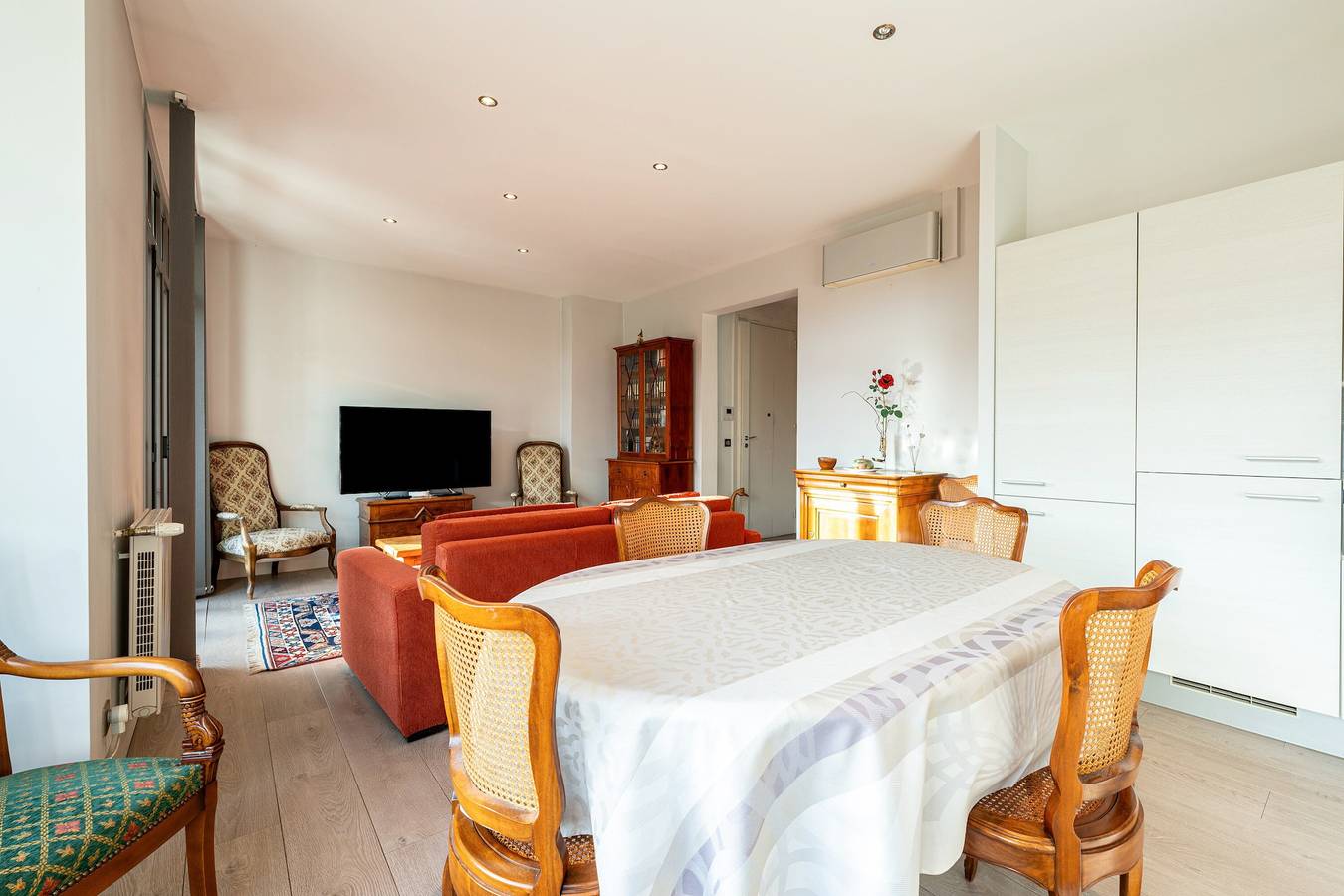 Appartement entier, Appartement 'Annecy - Le 10' avec balcon, Wi-Fi et climatisation in Annecy, Annecy (commune)