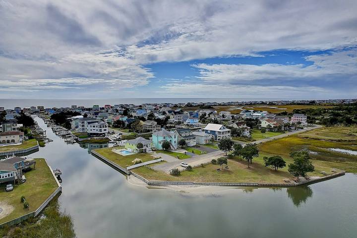 Vacation rental for 7 people, with yard and terrace in Holden Beach