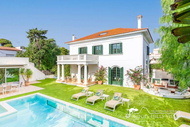 Vacation rental for 16 people, with hot tub and yard, with pets in Sitges