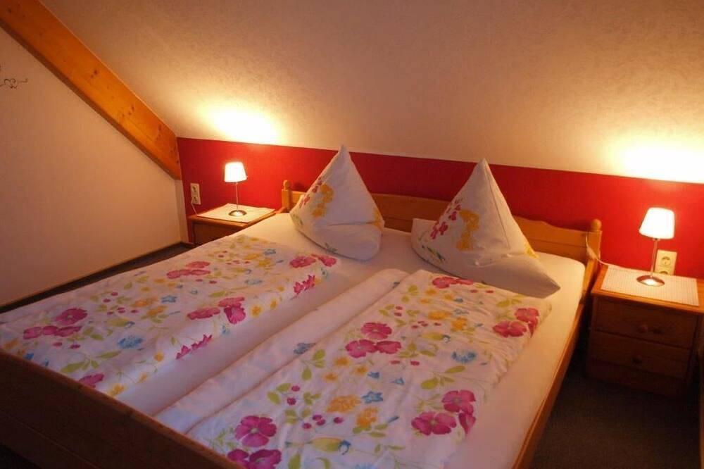 Ganze Wohnung, Ferienwohnung (70 qm) mit Balkon an der Südseite in Pfofeld, Fränkisches Seenland