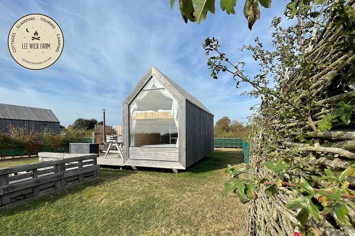 Glamping for 2 people, with garden in St Osyth