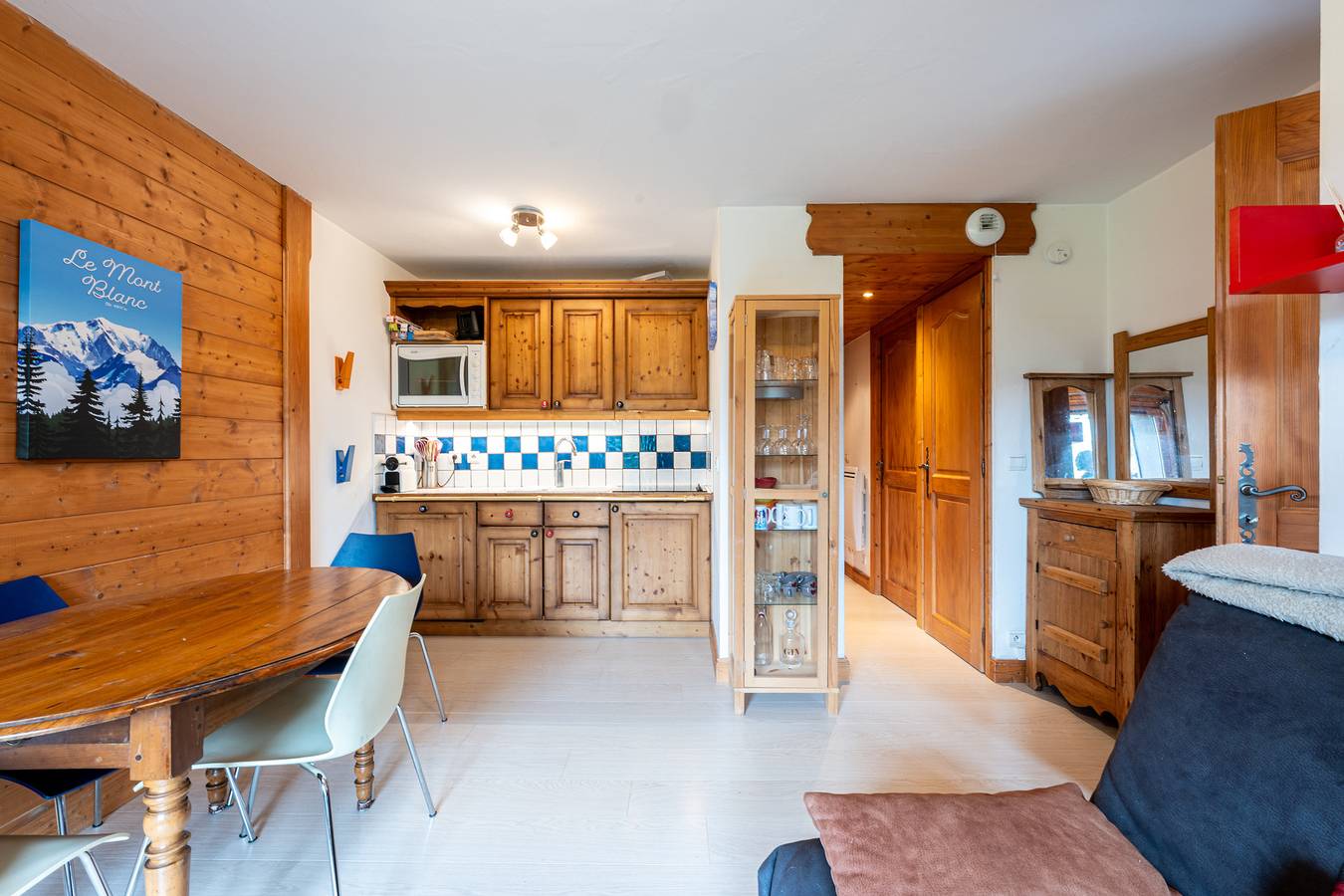Apartamento entero, Apartamento 'La Saulire' con vistas a la montaña, terraza privada y Wi-Fi in Les Allues, Les Trois Vallées