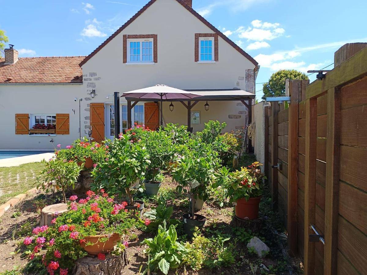 Maison du Cosmos in Thorigny-sur-Oreuse, Yonne