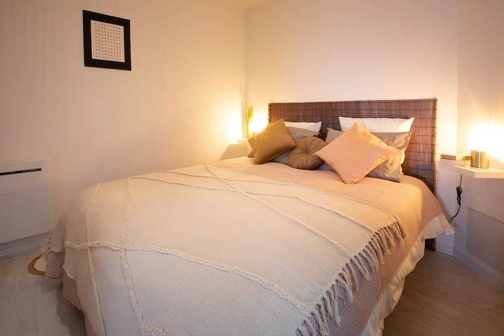 Entire apartment, Le Nid 3 Wifi, Netflix, Disney+, Coeur de Bastide in Villefranche-de-Rouergue, Massif Central