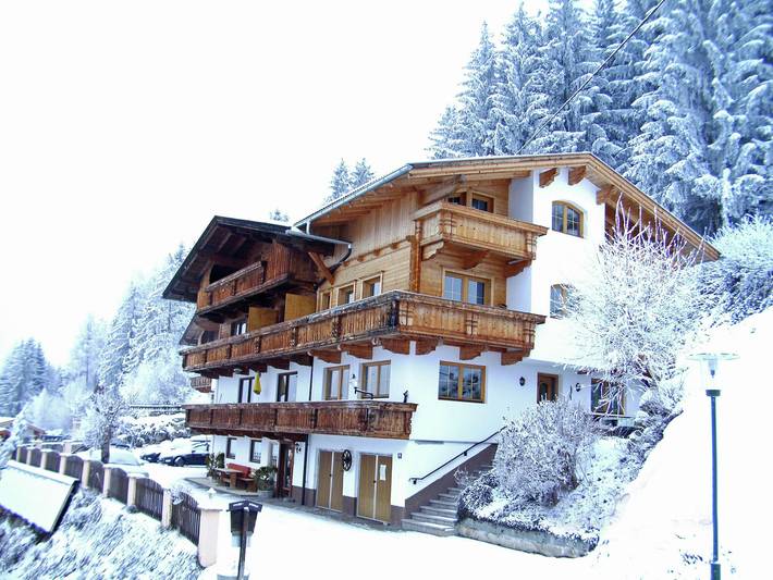 Ferienwohnung für 5 Personen, mit Balkon und Terrasse sowie Garten und Ausblick