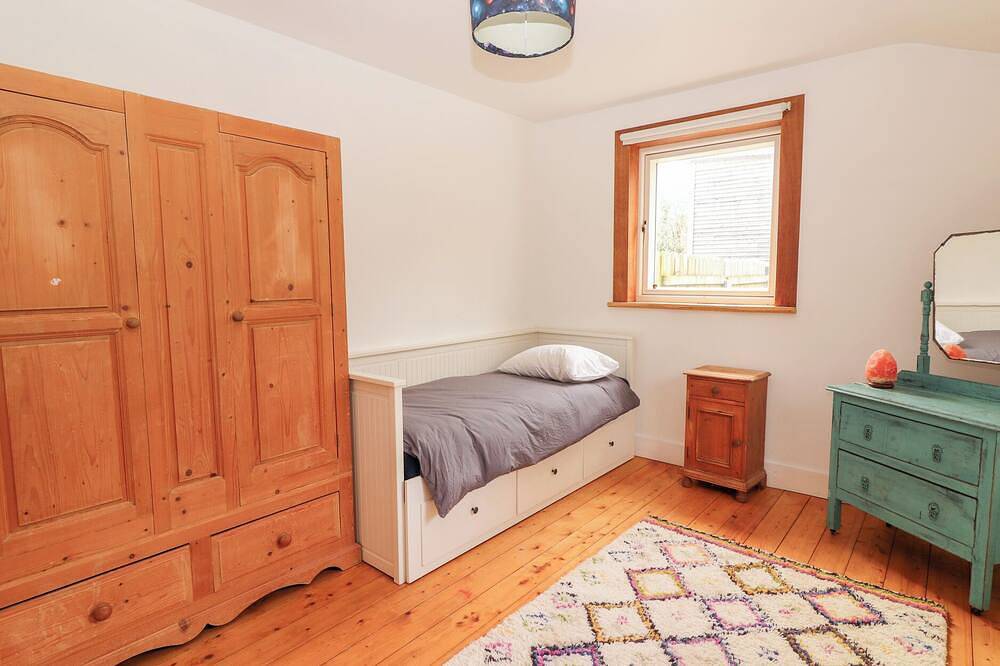 Shanti Gher, pet friendly, with a garden in Ballylickey, County Cork in Glenagarriff, County Cork