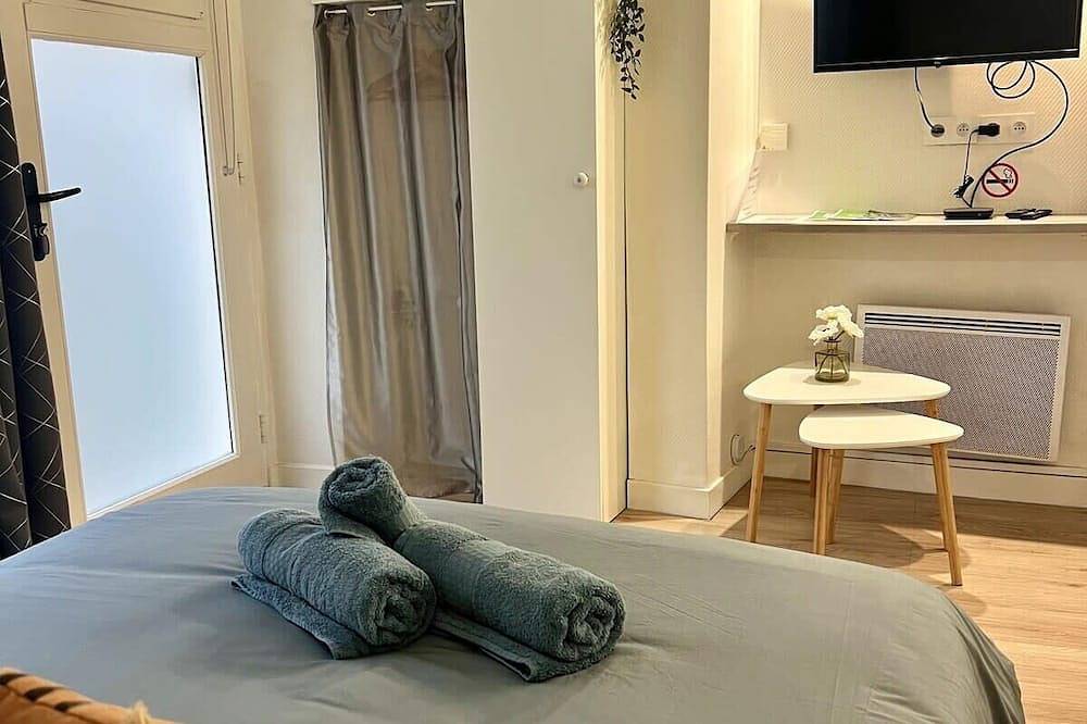 Entire apartment, Casa Cloutiers #1 -Studio Rdc -Hyper Centre Brive in Brive-la-Gaillarde, Brive-la-Gaillarde region