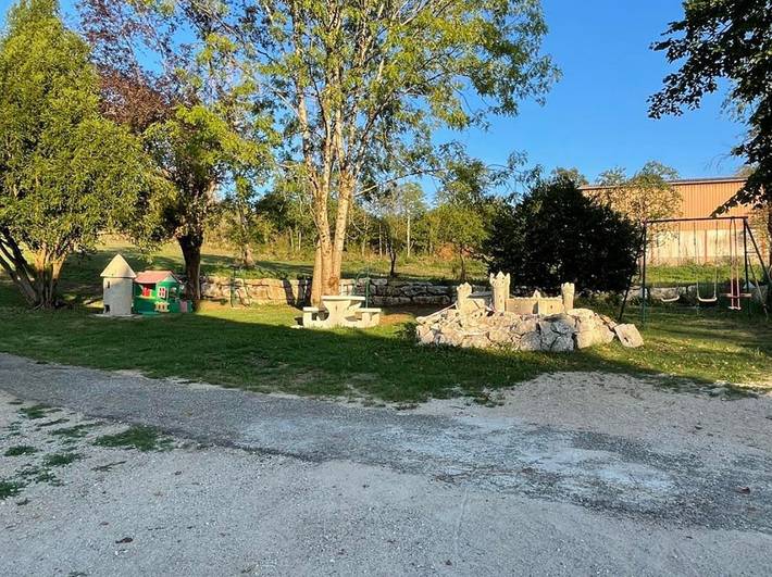 Gîte pour 12 personnes, avec terrasse, animaux acceptés dans le Jura - 3