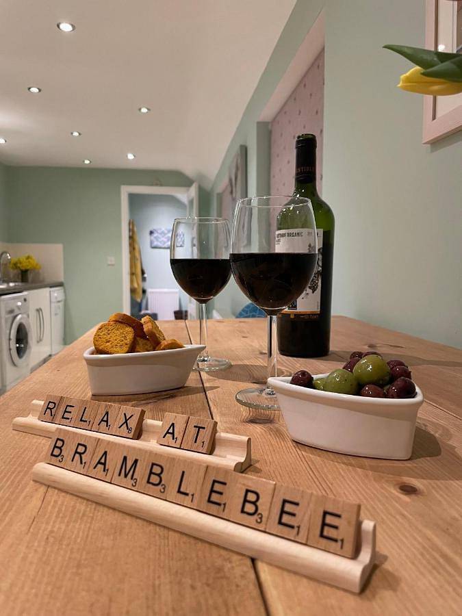 Bramblebee Cottage Salthouse in Salthouse, Norfolk Coast