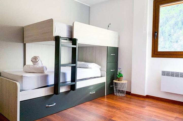 Appartement entier, Confort moderne à Arinsal, parking inclus, près des pistes in La Massana, Pal Arinsal