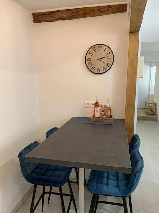 Location de vacances pour 14 personnes, avec balcon ainsi que jardin et piscine à Saint-Géry - 4