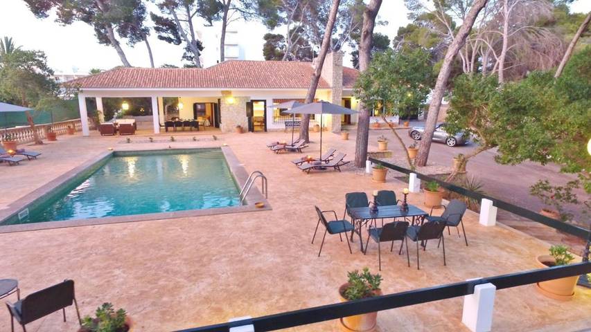 Location de vacances pour 8 personnes, avec piscine ainsi que vue et jardin, adapté aux familles à El Arenal - 3