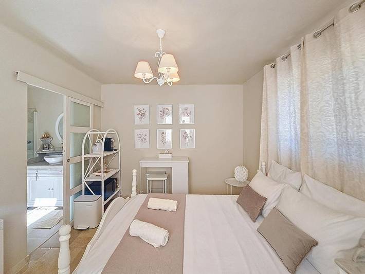 Maison d’hôte pour 2 personnes, avec piscine ainsi que jardin et terrasse à Saint-Cézaire-sur-Siagne - 4