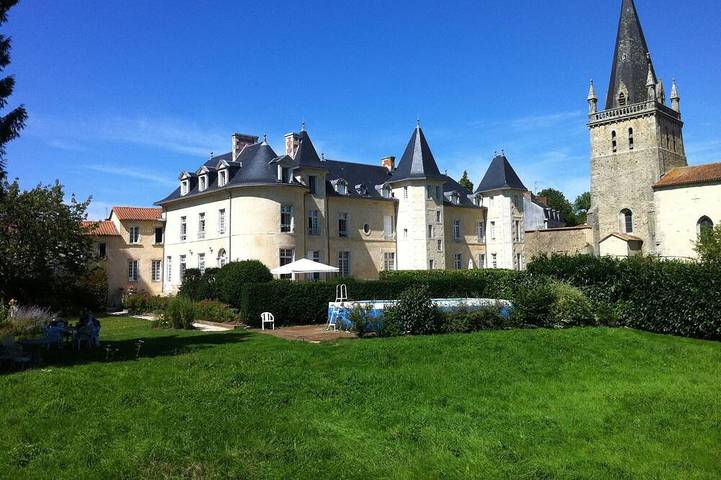 Château pour 27 personnes, avec Jardin et Piscine en Vendée