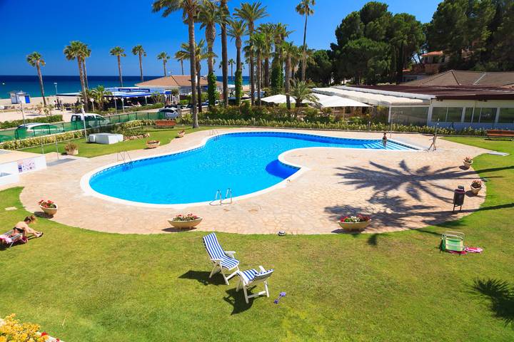 Ferienwohnung für 4 Personen, mit Terrasse und Pool sowie Garten, kinderfreundlich in Mont-roig del Camp - 2