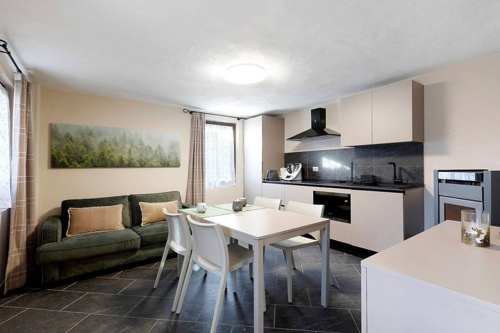 Hel lägenhet, Apartment 'Karen The Ski House' with Mountain View, Shared Garden and Wi-Fi in Variney-Chez Roncoz, Comune di Gignod