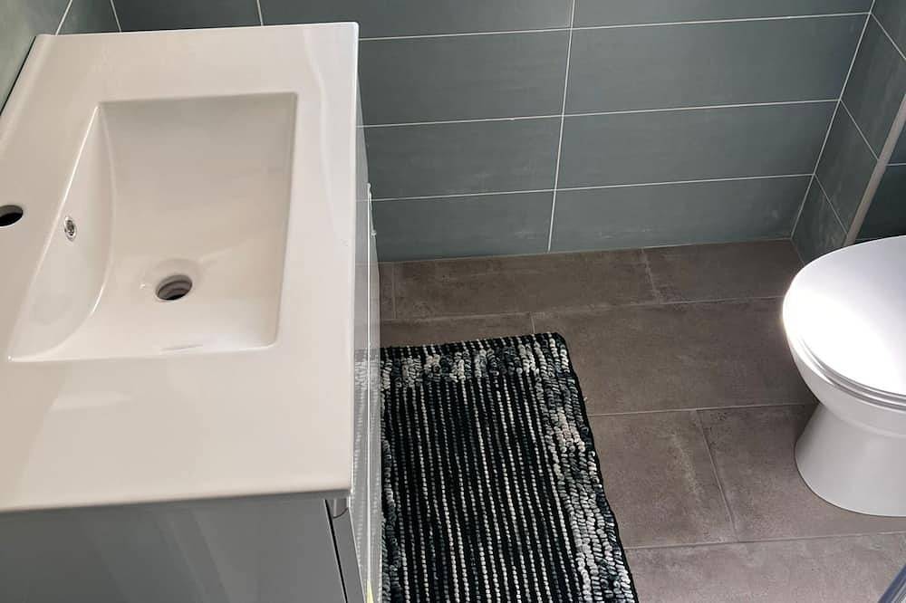 Entire apartment, Holiday Apartment \"Damilhouse 4\" with Balcony & Wi-Fi in Messina, Messina Province