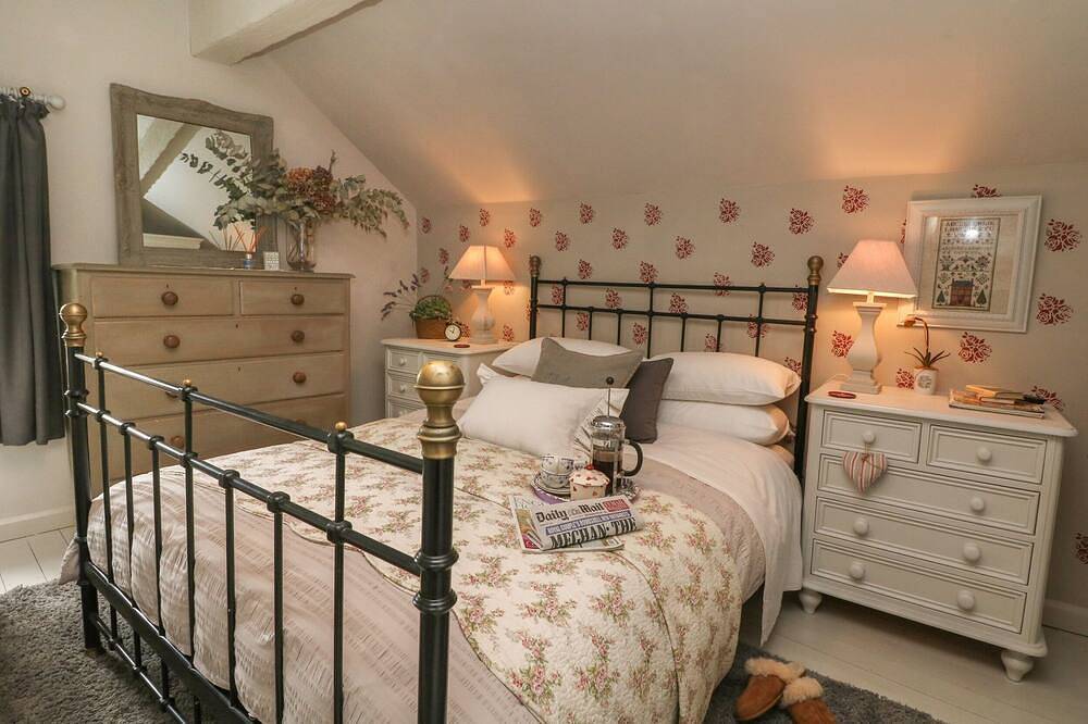 Grange Cottage, pet friendly in Castleton, Peak District in Castleton, Derbyshire