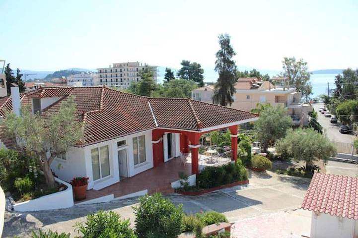 Ferienhaus für 6 Personen, mit Garten und Terrasse in Tolo