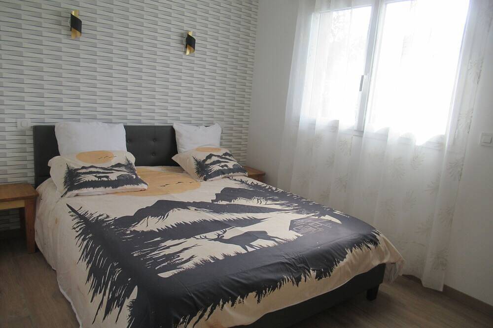 Villa \"Le Veyre\" with Mountain View, Private Terrace and Wi-Fi in Ancelle, Écrins National Park