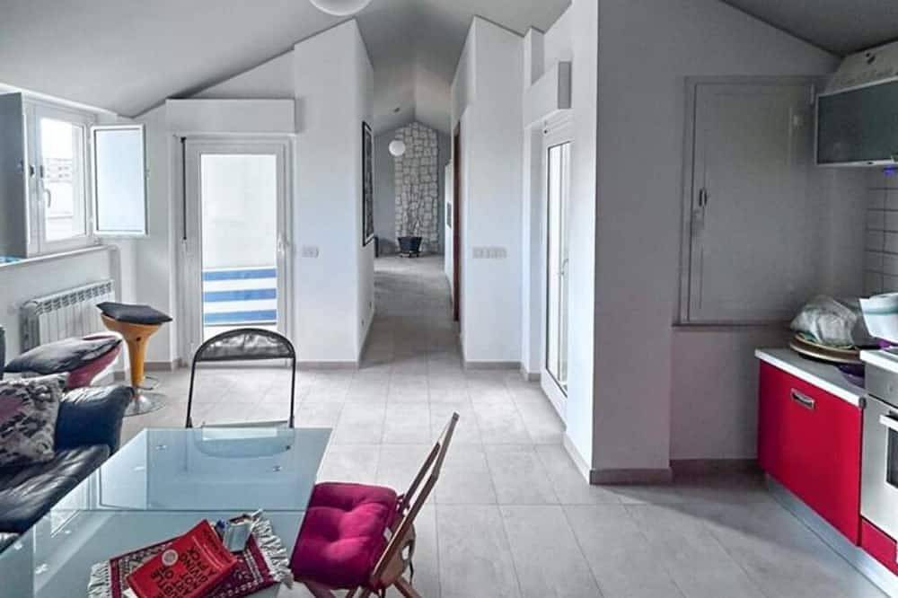 Apartamento entero, Smart Working with two terraces and ultra-fast fiber in Latina (Italia), Agro Pontino