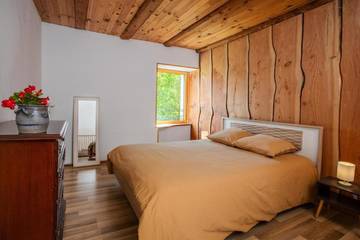 Gîte pour 4 personnes, avec jardin ainsi que terrasse et vue à Moirans-en-Montagne