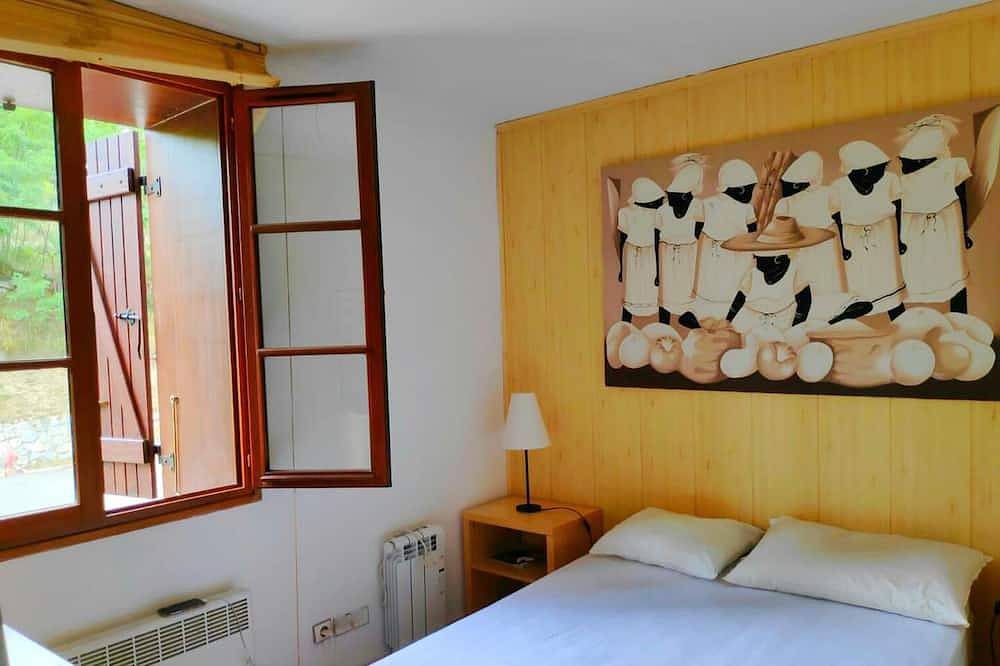 Entire apartment, Enveitg I -Montana Park in Enveitg, Prades region