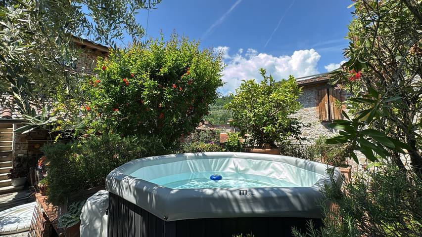 Ferienhaus für 6 Personen, mit Garten und Whirlpool