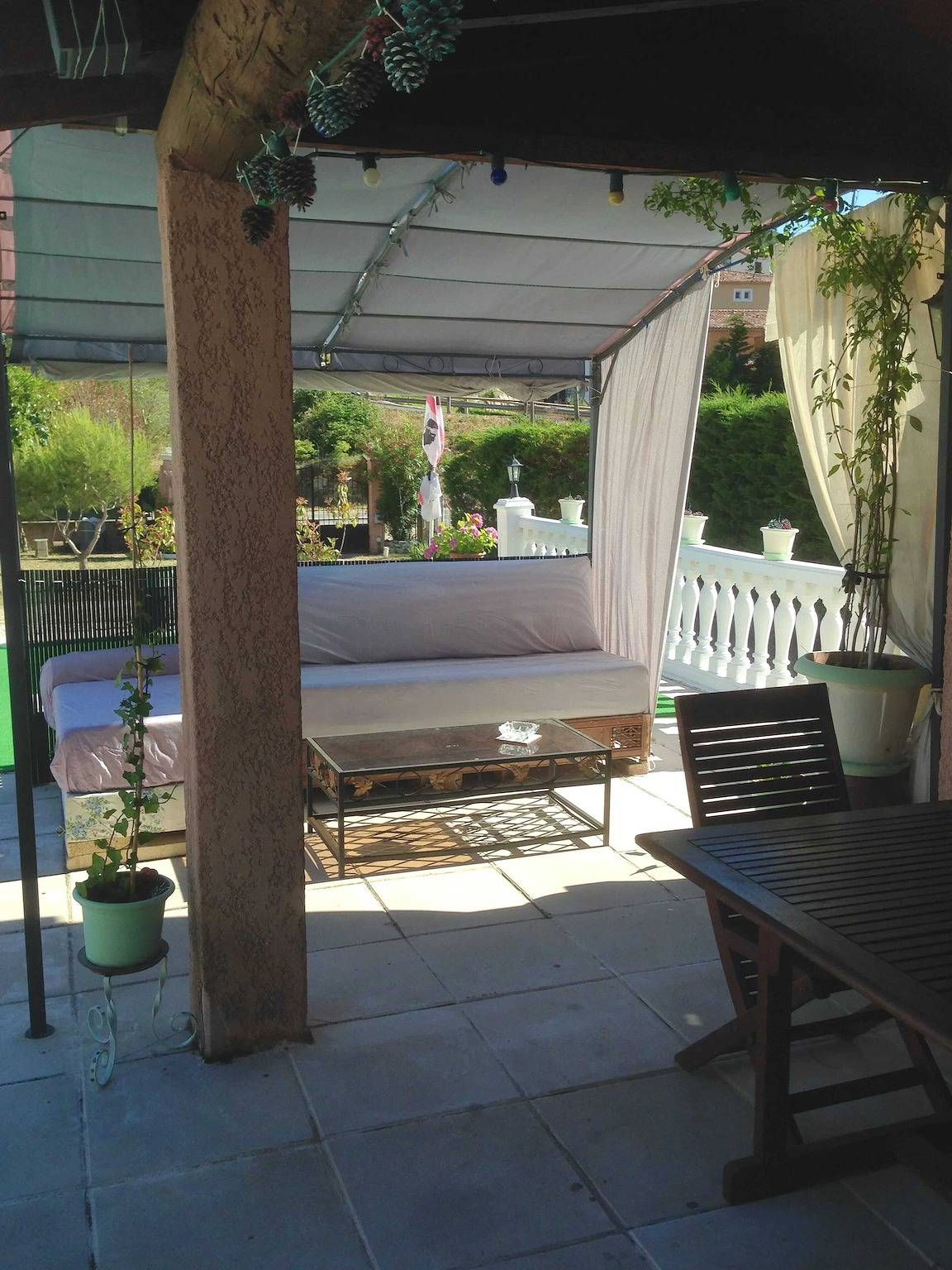Entire apartment, Apartment with shared pool in Roquefort-la-Bédoule - 50m² in Roquefort-la-Bédoule, Marseille region