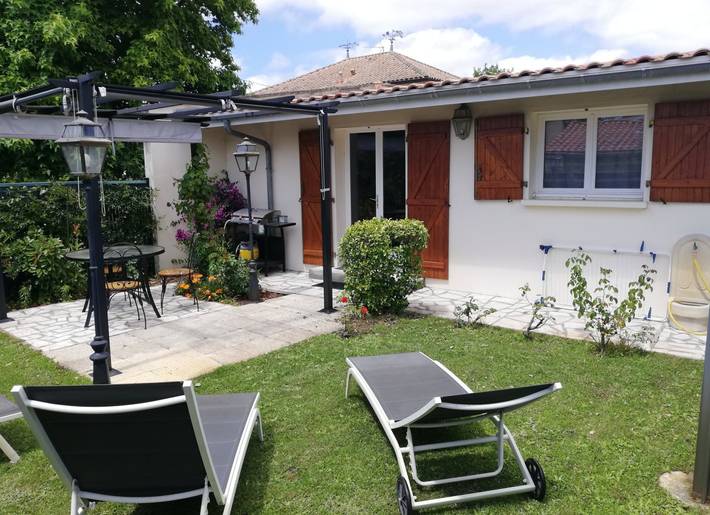 Gîte pour 3 personnes, avec terrasse et jardin en Gironde - 2