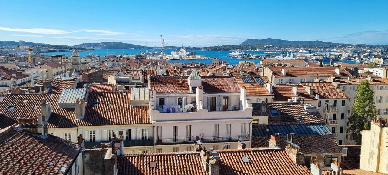 Appartement entier, Vue Mer Panoramique - Gare et Port à Pied - 60m2 in Toulon, Côte méditerranéenne (France)