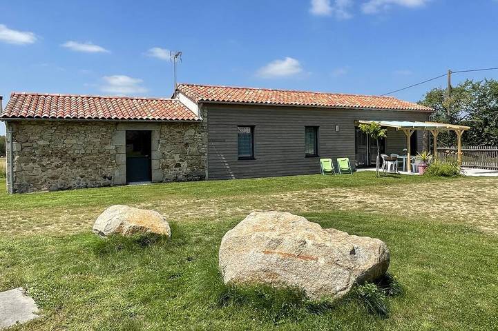 Maison de vacances pour 6 personnes, avec Jacuzzi et Terrasse ainsi que Jardin et Piscine à Bressuire