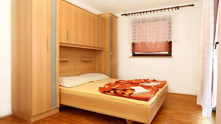 Ferienwohnung für 3 Personen in Trpanj