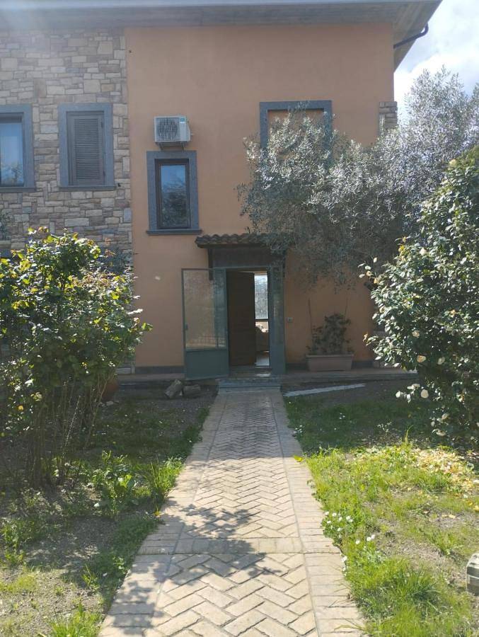 Villa per 6 persone, con Balcone e Idromassaggio nonché Terrazza e Giardino a Sutri