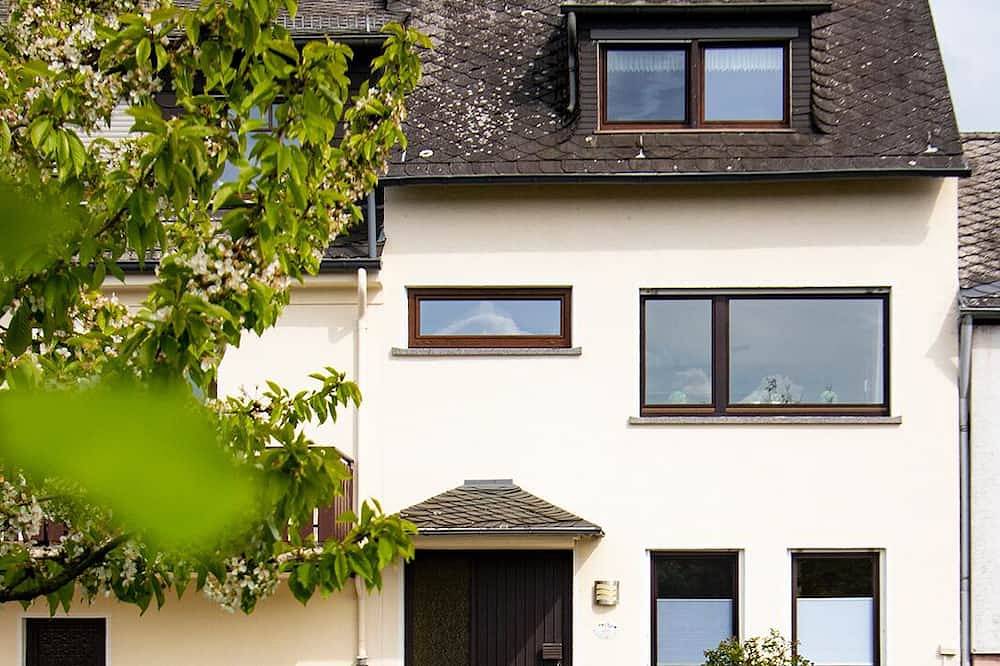 Ganze Wohnung, Urlaub in Wohlfühlatmosphäre in unserem  Ferienhaus mit großer Sonnenterrasse in Starkenburg, Bernkastel-Kues & Umgebung