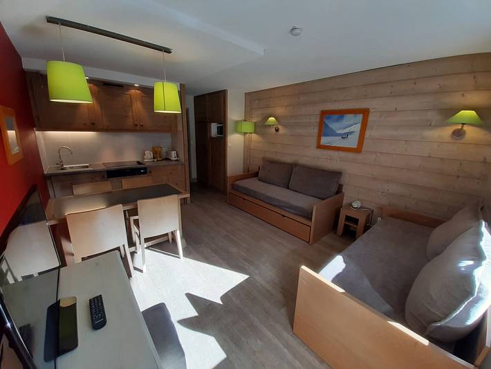 Apartamento entero, Apartamento amplio 5 pers, balcón sur, parking incluido in La Tania, La Perrière