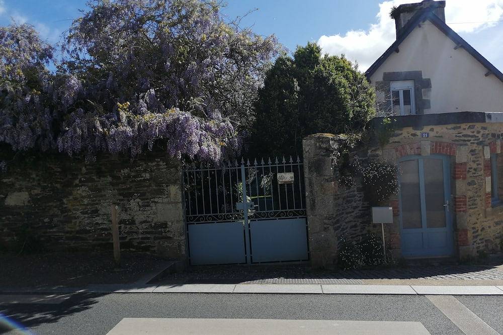 Ancienne maison avec jardin privatif, possibilité d'accueil de chevaux. in Brasparts, Région de Châteaulin