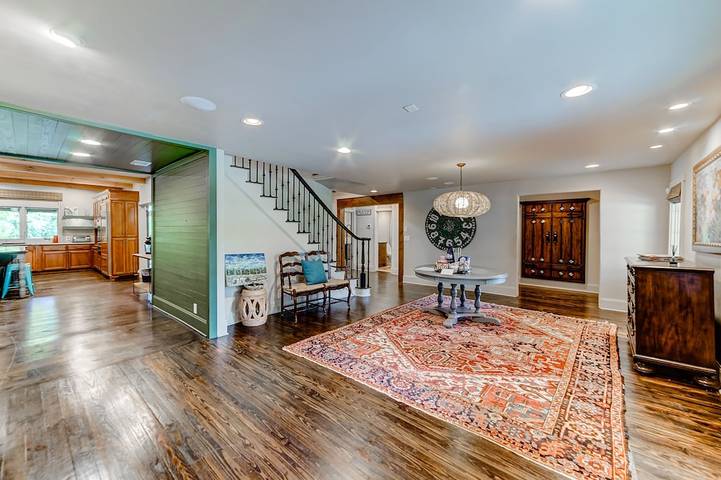 Hotel for 45 people, with pool and yard as well as hot tub in Lake Lanier