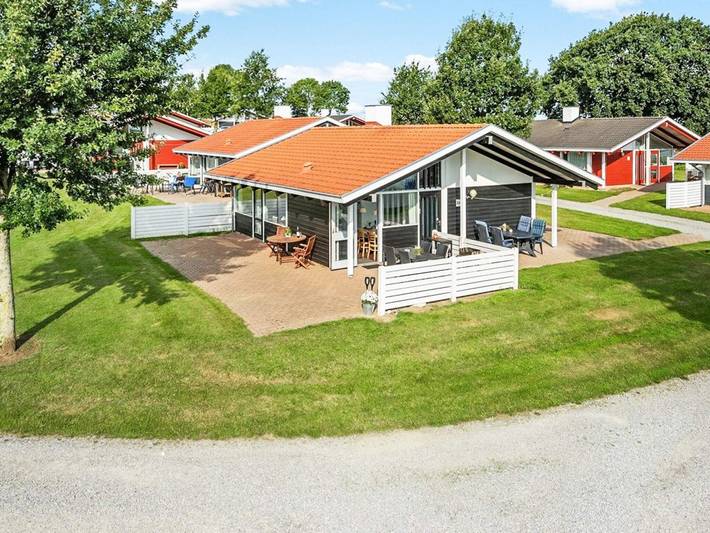 Ferieudlejning for 6 personer, med have og pool, børnevenlig i Aabenraa