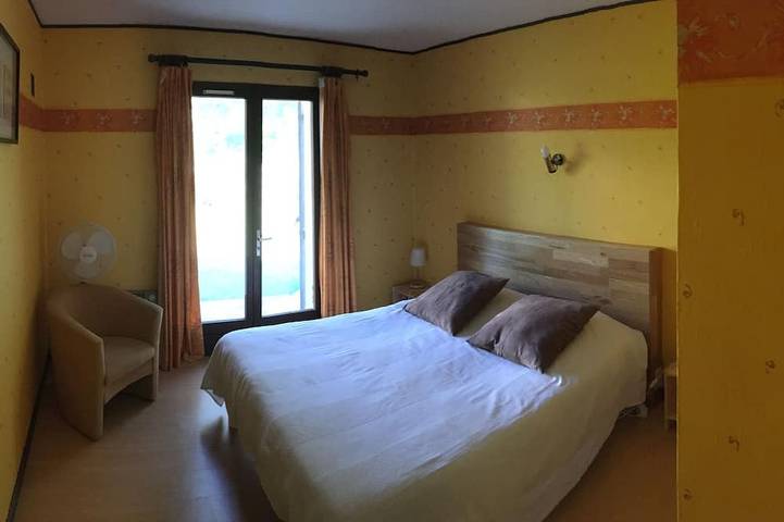 Location de vacances pour 9 personnes, avec jardin à Saint-Julien-de-Peyrolas - 3