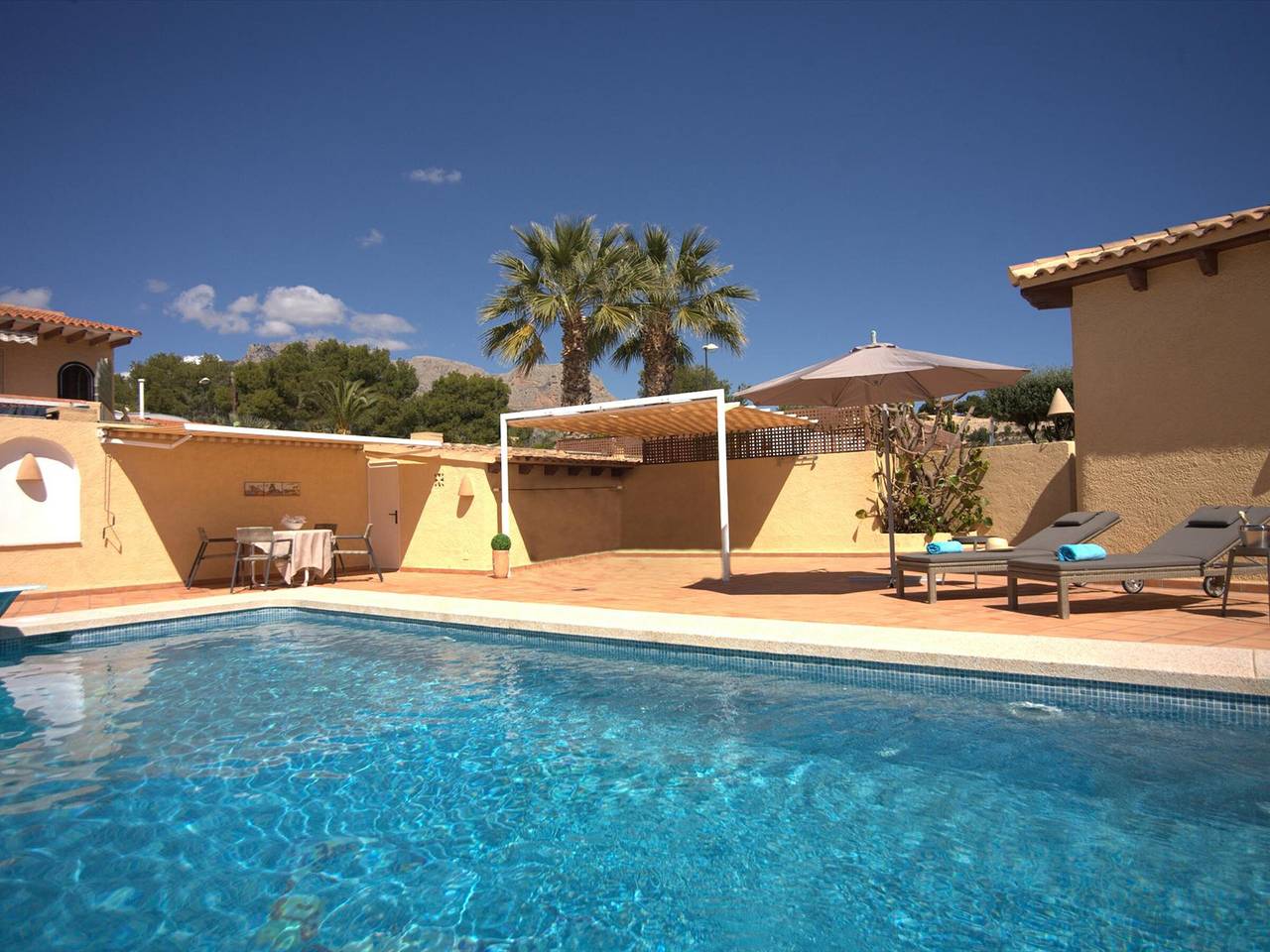 Casa moderna con piscina privada y aire acondicionado, cerca de playas de Benidorm in La Nucía, Costa Blanca