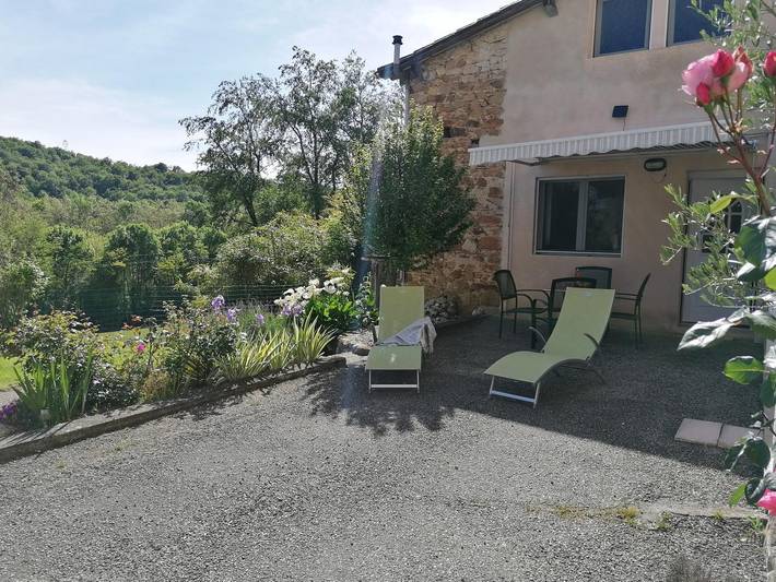 Gîte pour 4 personnes, avec terrasse dans Baulou