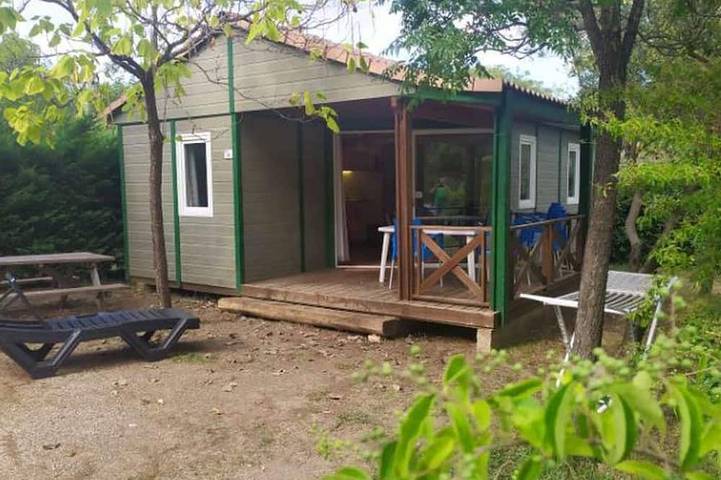 Gîte pour 7 personnes, avec piscine et terrasse, animaux acceptés à Laurens