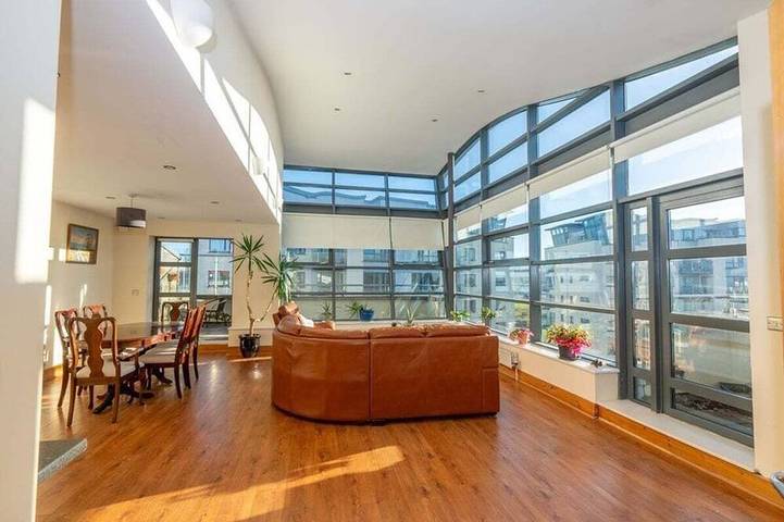 Entire apartment, Panoramic Two-bedroom Penthouse in Cork, County Cork