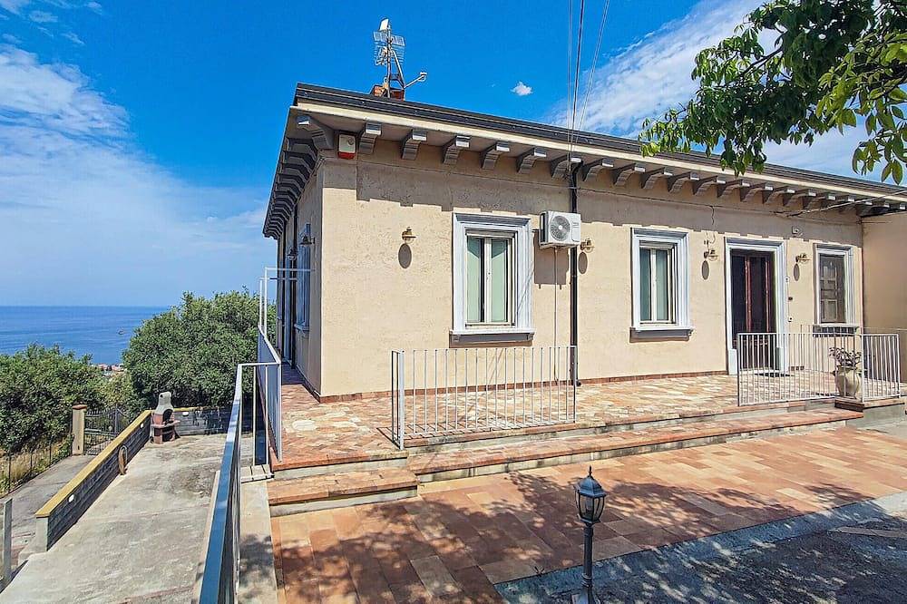Awesome home in Patti with WiFi in Patti, Province de Messina