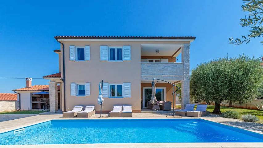 Villa pour 8 personnes, avec piscine et jardin à Selina